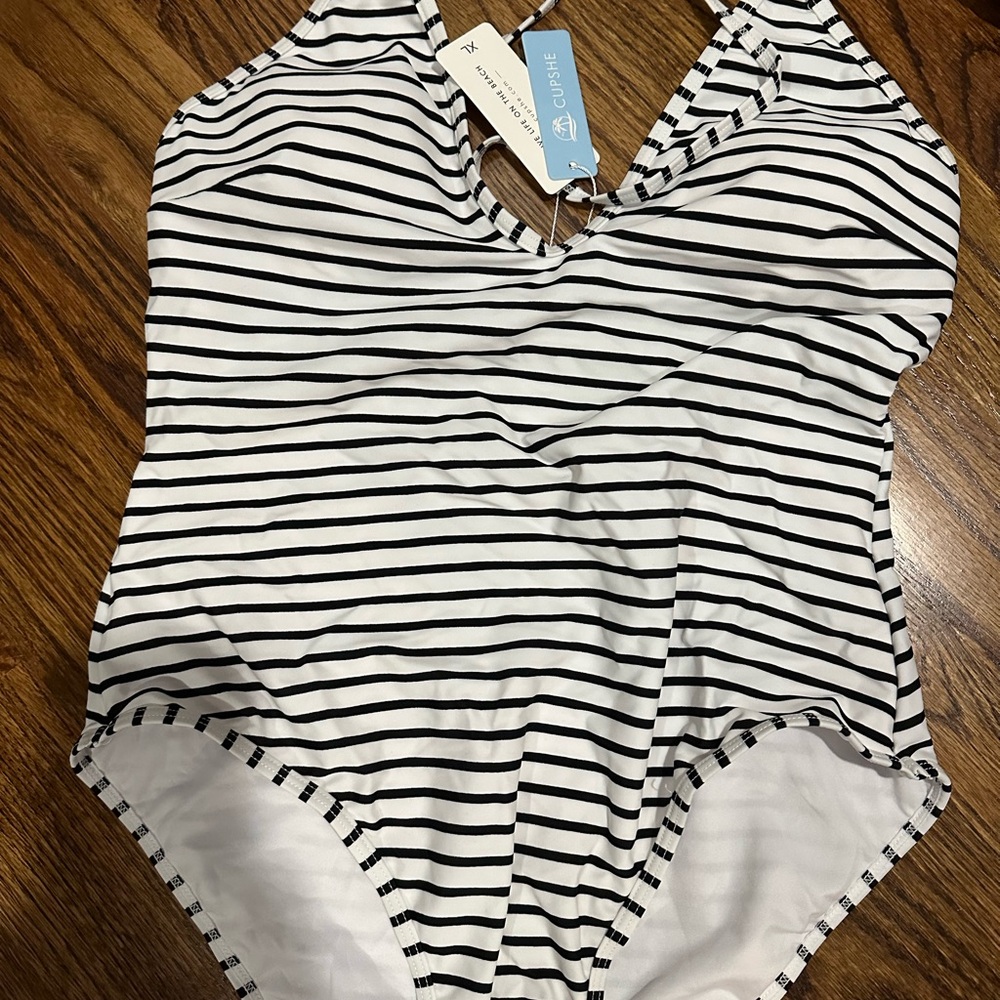 CUPSHE Black and White Striped Swimsuit - XL